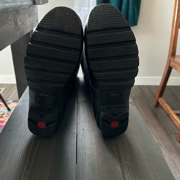 Black tall Hunter boots with socks - Picture 5 of 5